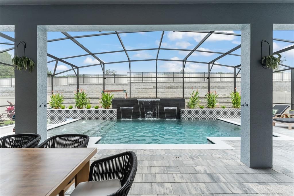 На продажу: $1,045,000 (5 спален, 5 ванн, 3890 Квадратных фут)