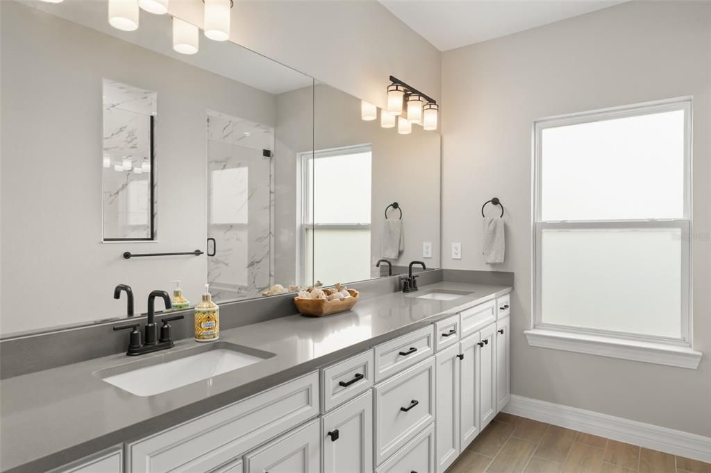 На продажу: $1,045,000 (5 спален, 5 ванн, 3890 Квадратных фут)