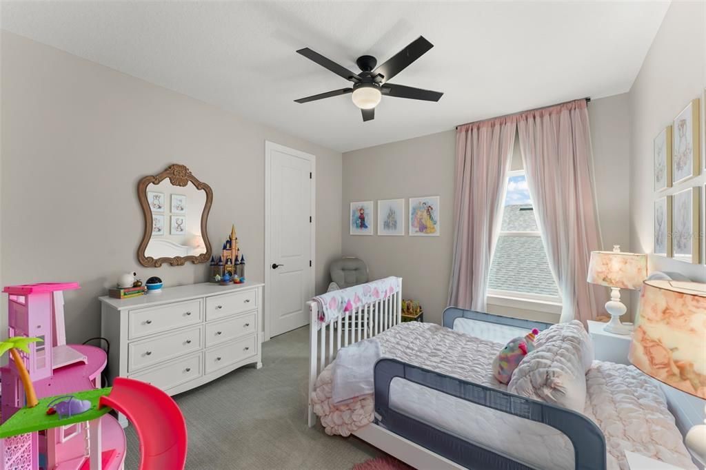 На продажу: $1,045,000 (5 спален, 5 ванн, 3890 Квадратных фут)