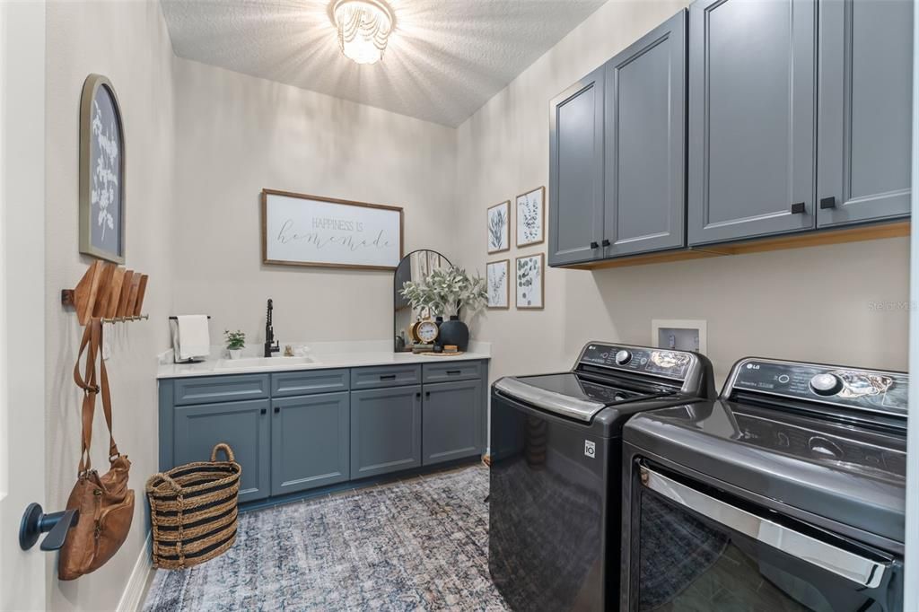 На продажу: $1,045,000 (5 спален, 5 ванн, 3890 Квадратных фут)