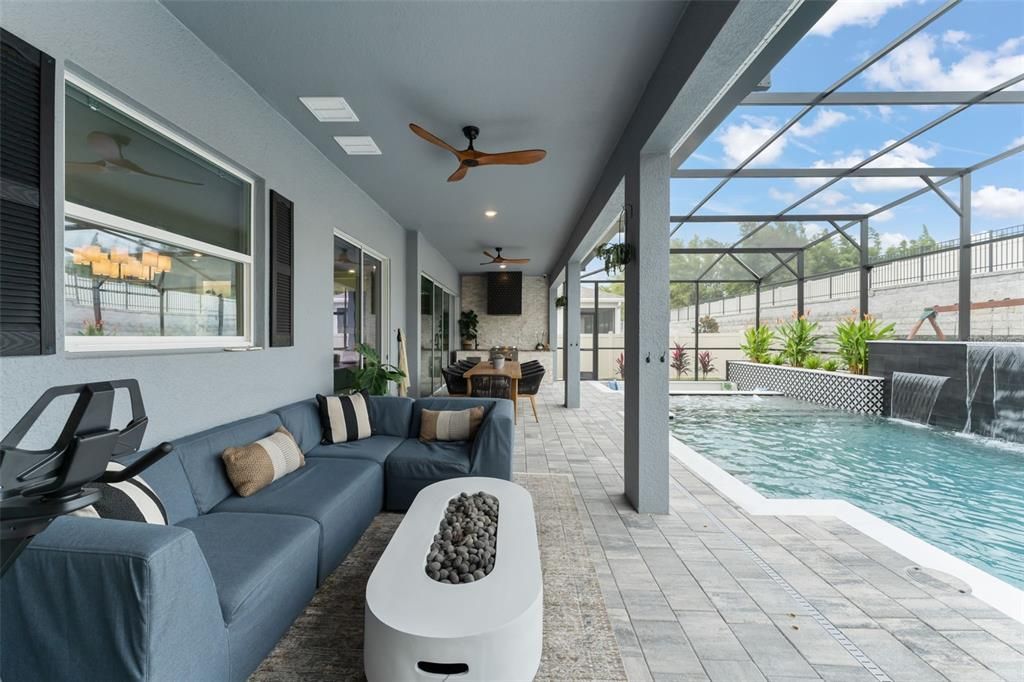 На продажу: $1,045,000 (5 спален, 5 ванн, 3890 Квадратных фут)