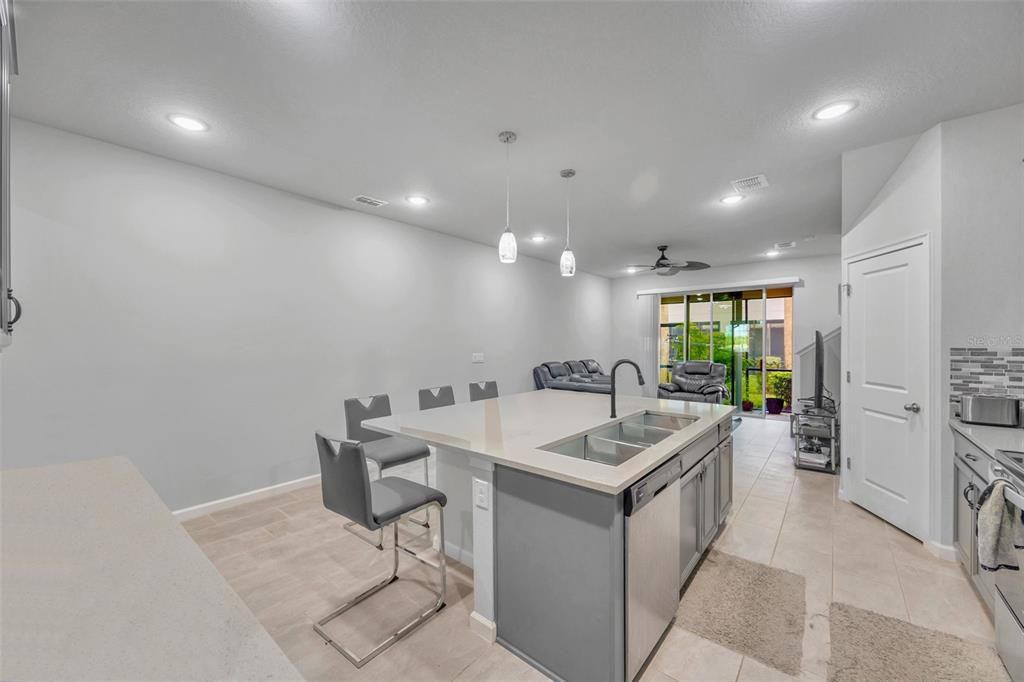 待售: $375,000 (3 贝兹, 2 浴室, 1667 平方英尺)