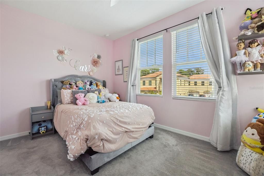 合同活跃: $1,129,000 (5 贝兹, 3 浴室, 3122 平方英尺)