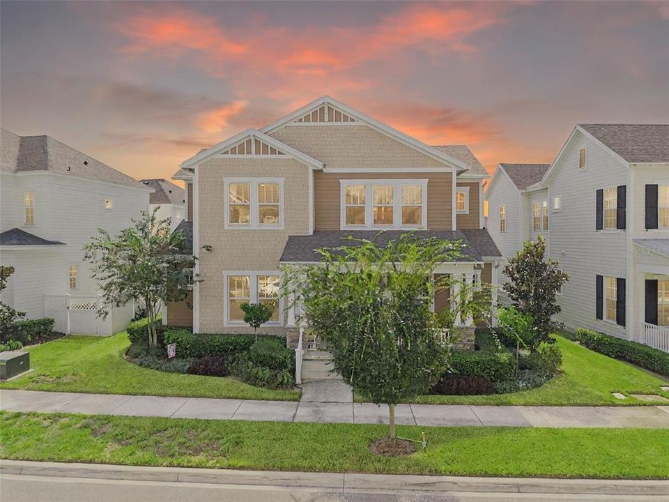 合同活跃: $1,129,000 (5 贝兹, 3 浴室, 3122 平方英尺)