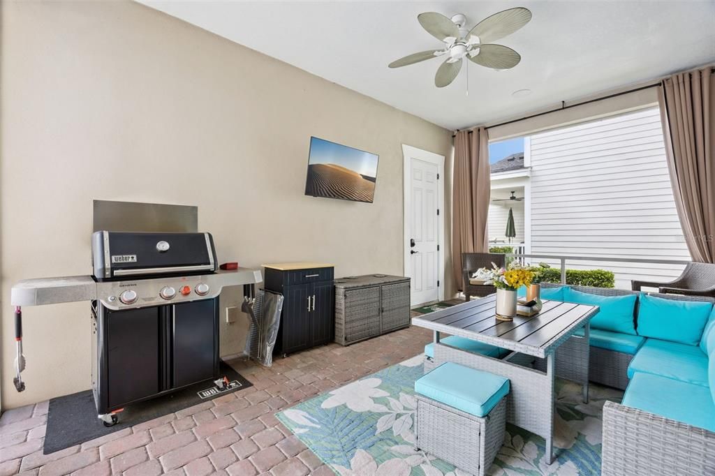 合同活跃: $1,129,000 (5 贝兹, 3 浴室, 3122 平方英尺)