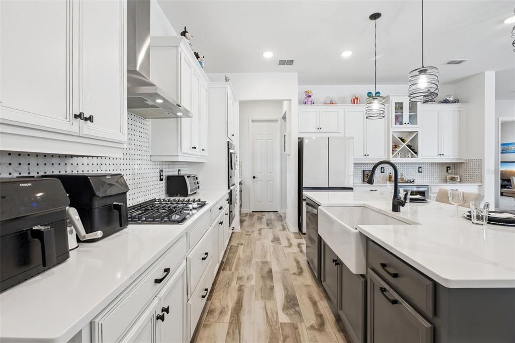 合同活跃: $1,129,000 (5 贝兹, 3 浴室, 3122 平方英尺)