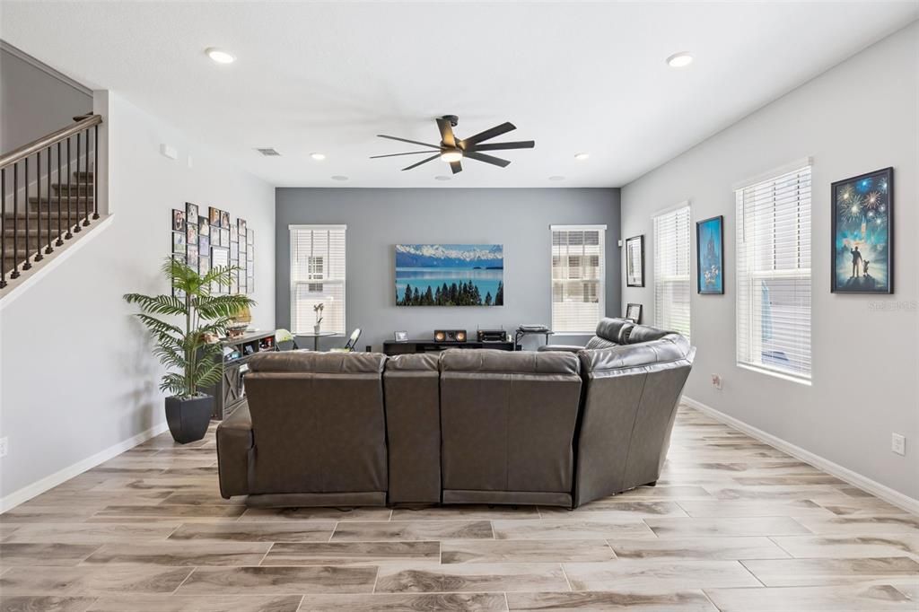 合同活跃: $1,129,000 (5 贝兹, 3 浴室, 3122 平方英尺)