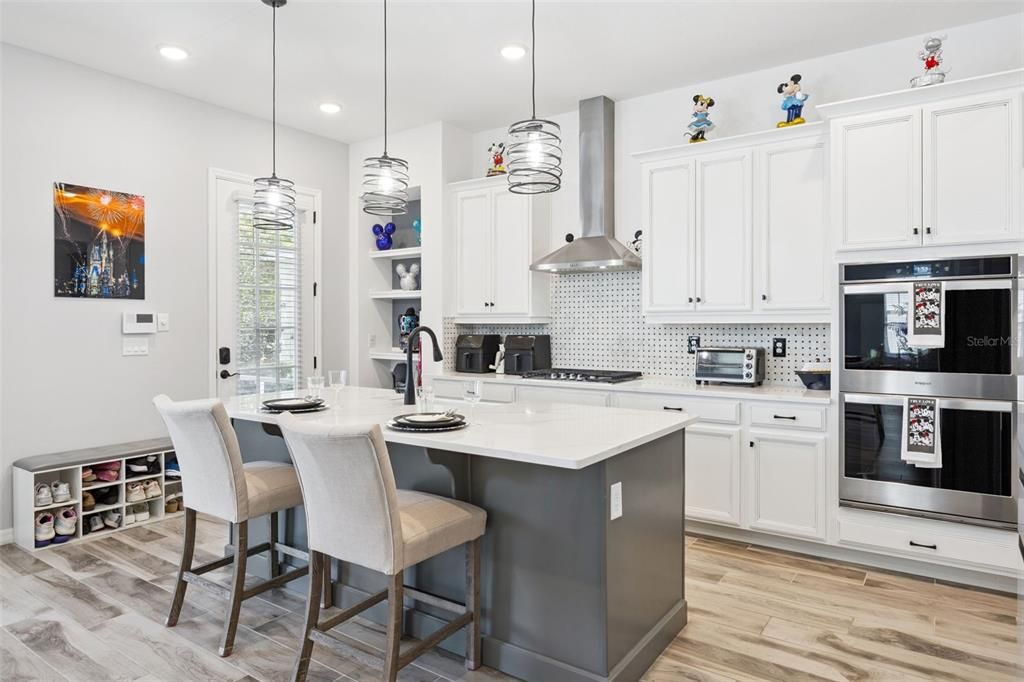 合同活跃: $1,129,000 (5 贝兹, 3 浴室, 3122 平方英尺)