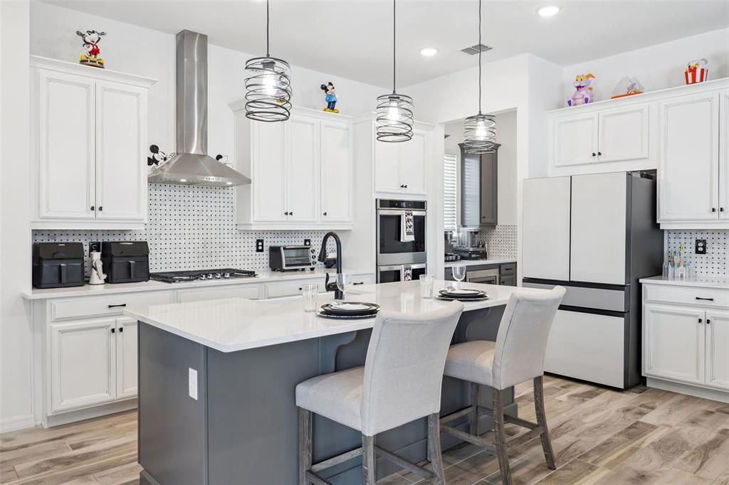 合同活跃: $1,129,000 (5 贝兹, 3 浴室, 3122 平方英尺)