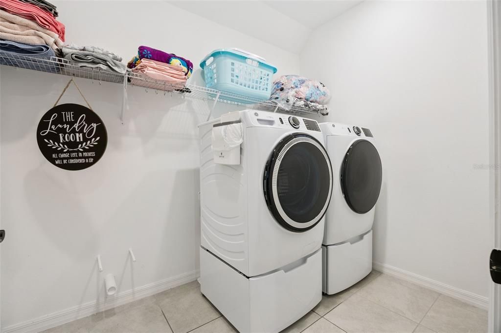 合同活跃: $1,129,000 (5 贝兹, 3 浴室, 3122 平方英尺)