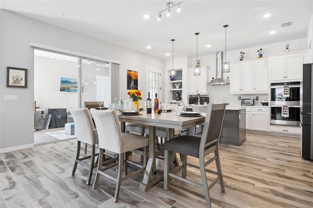 合同活跃: $1,129,000 (5 贝兹, 3 浴室, 3122 平方英尺)