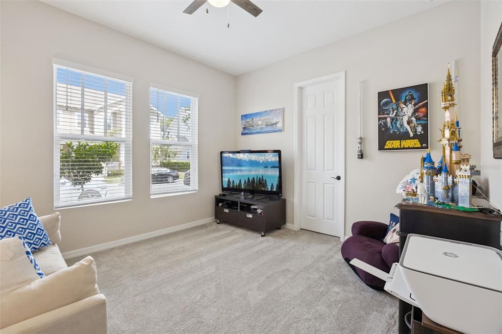 合同活跃: $1,129,000 (5 贝兹, 3 浴室, 3122 平方英尺)