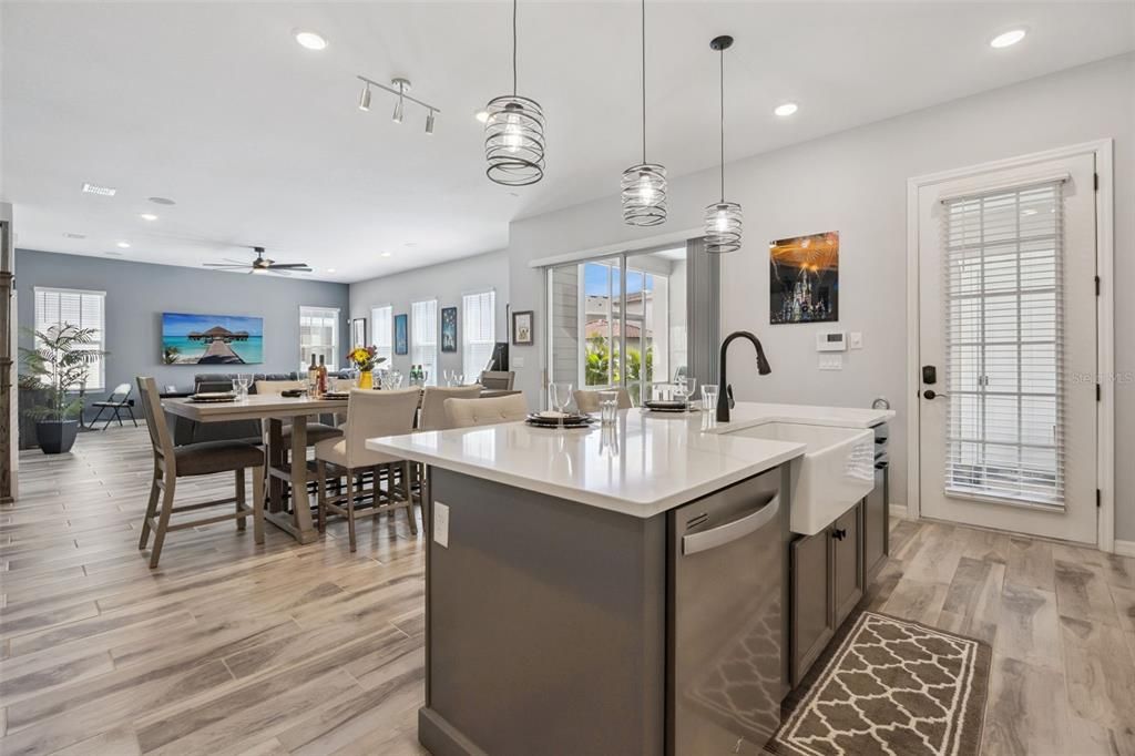 合同活跃: $1,129,000 (5 贝兹, 3 浴室, 3122 平方英尺)