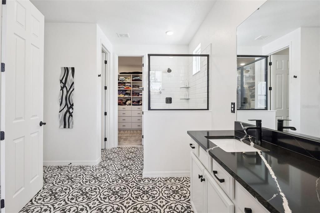 合同活跃: $1,129,000 (5 贝兹, 3 浴室, 3122 平方英尺)