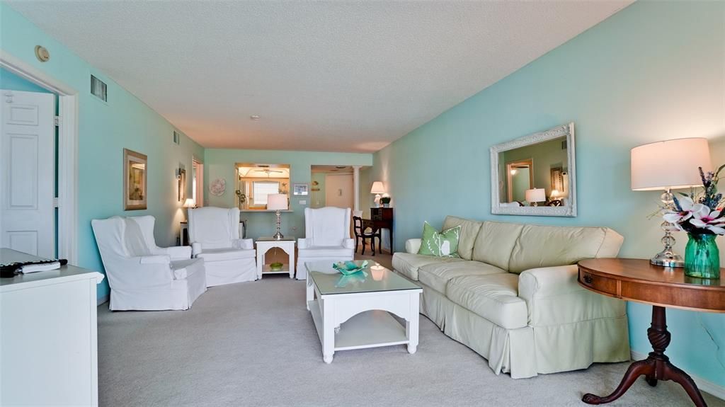 For Sale: $335,900 (2 beds, 2 baths, 1185 Square Feet)