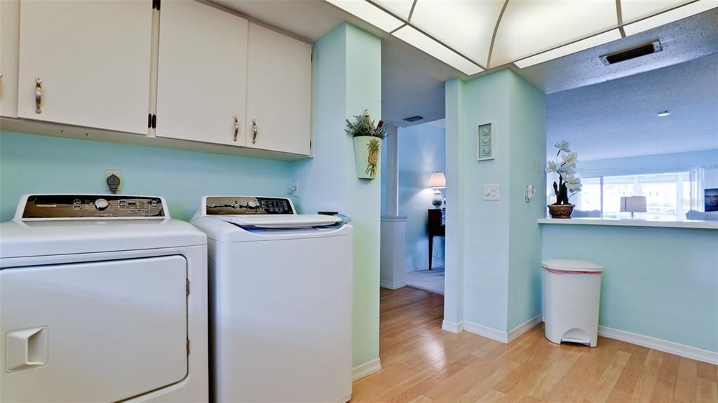 For Sale: $335,900 (2 beds, 2 baths, 1185 Square Feet)