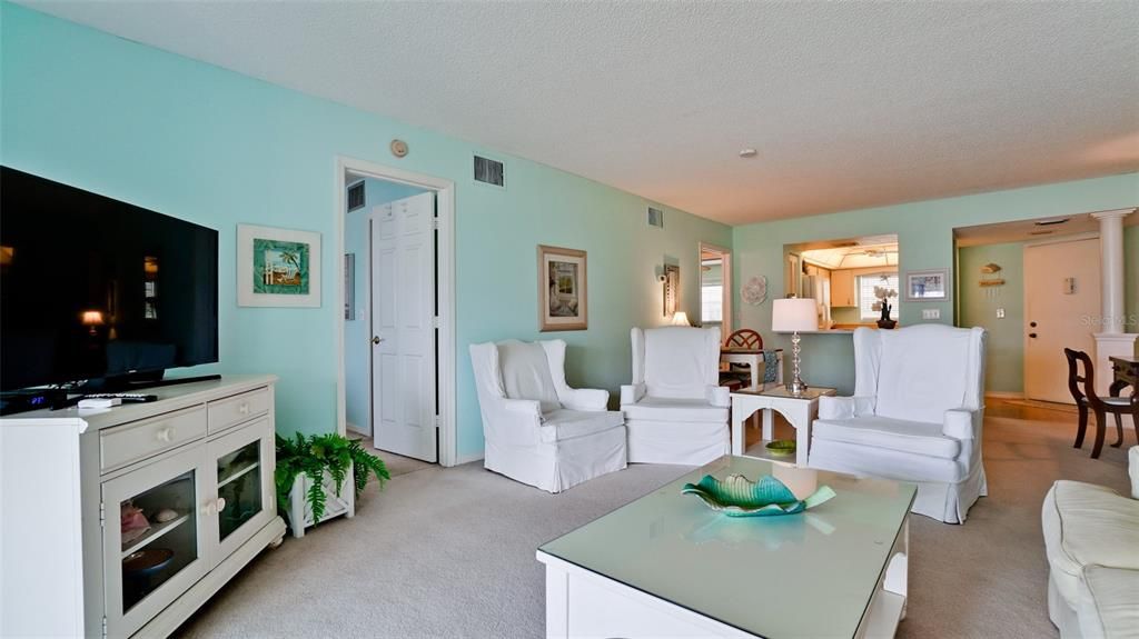 For Sale: $335,900 (2 beds, 2 baths, 1185 Square Feet)