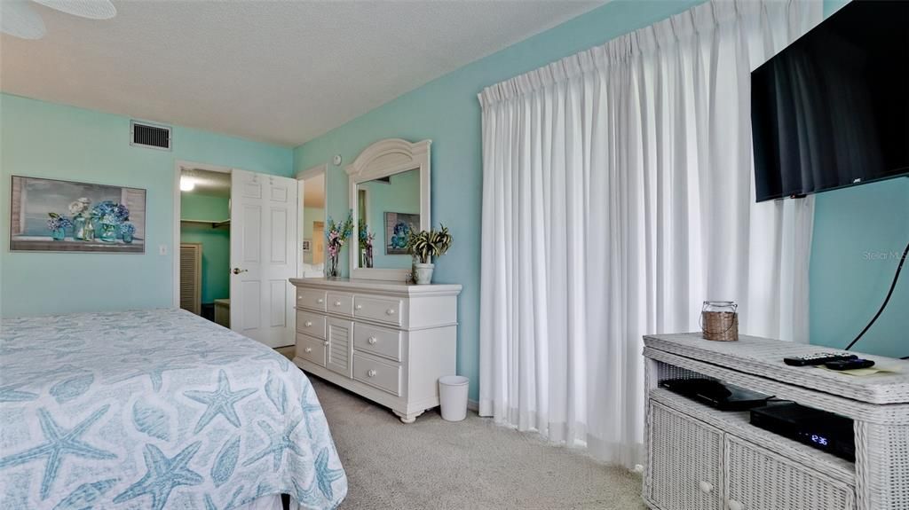 For Sale: $335,900 (2 beds, 2 baths, 1185 Square Feet)