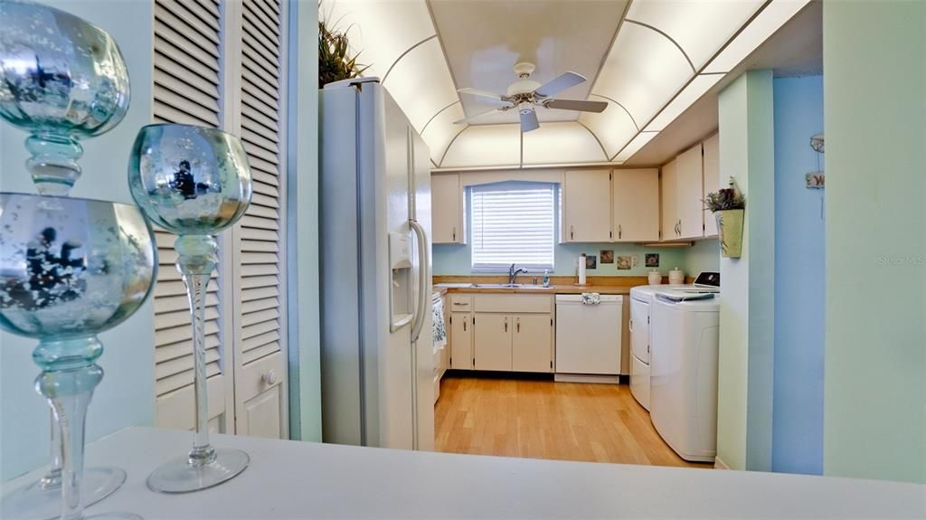 For Sale: $335,900 (2 beds, 2 baths, 1185 Square Feet)