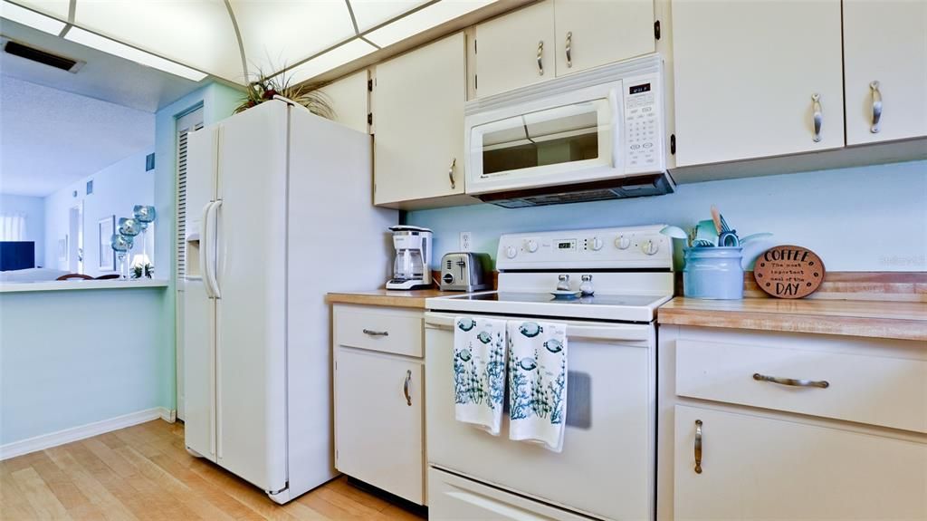 For Sale: $335,900 (2 beds, 2 baths, 1185 Square Feet)