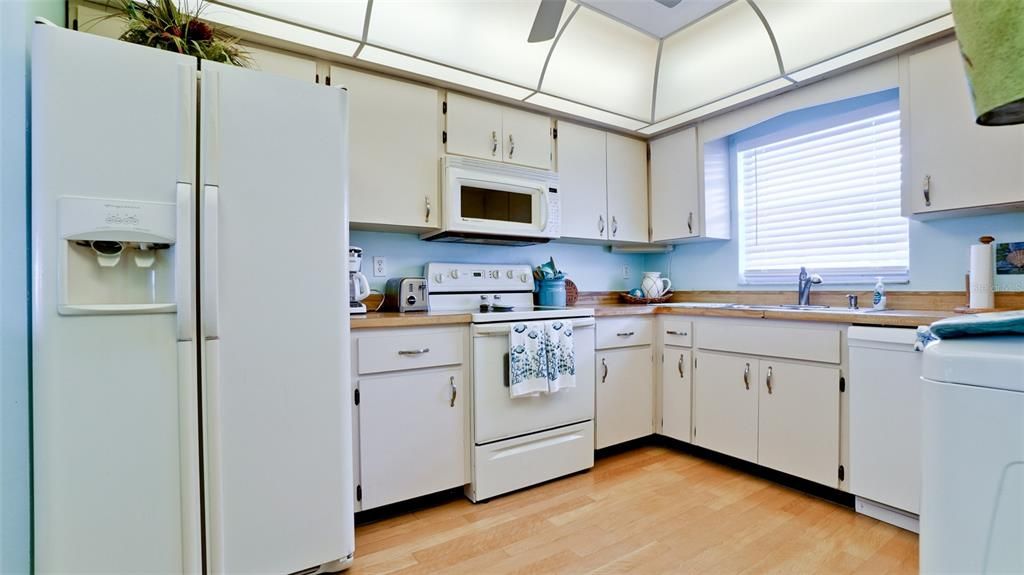 For Sale: $335,900 (2 beds, 2 baths, 1185 Square Feet)