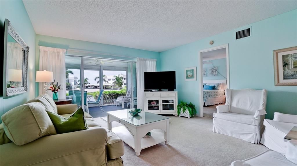 For Sale: $335,900 (2 beds, 2 baths, 1185 Square Feet)