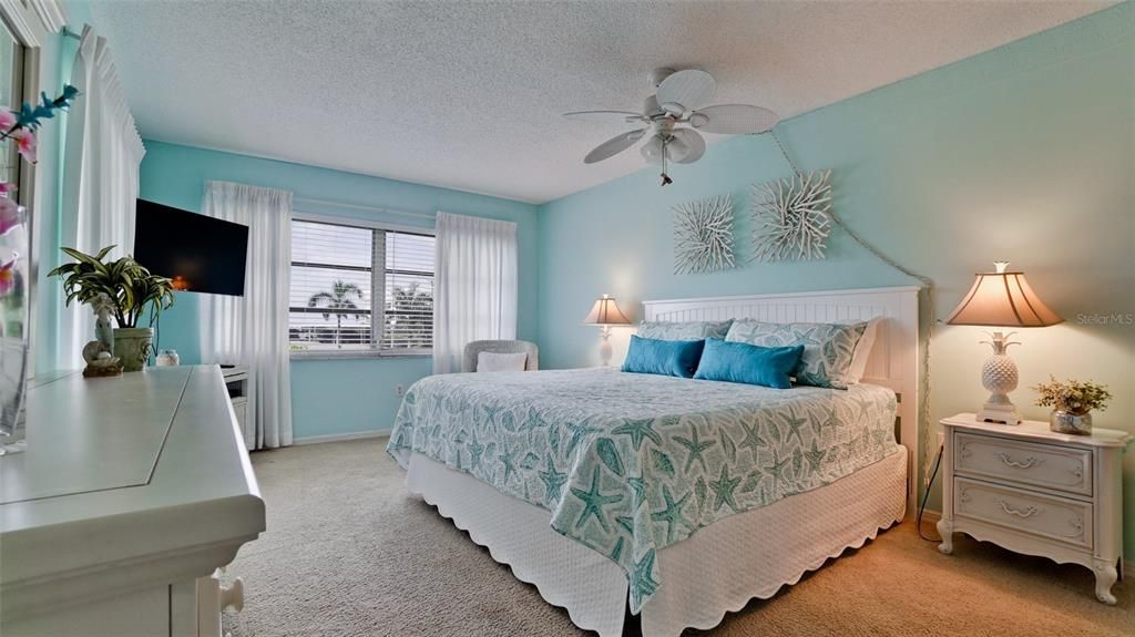 For Sale: $335,900 (2 beds, 2 baths, 1185 Square Feet)