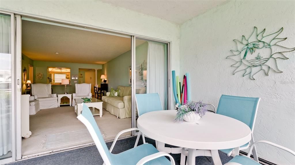 For Sale: $335,900 (2 beds, 2 baths, 1185 Square Feet)