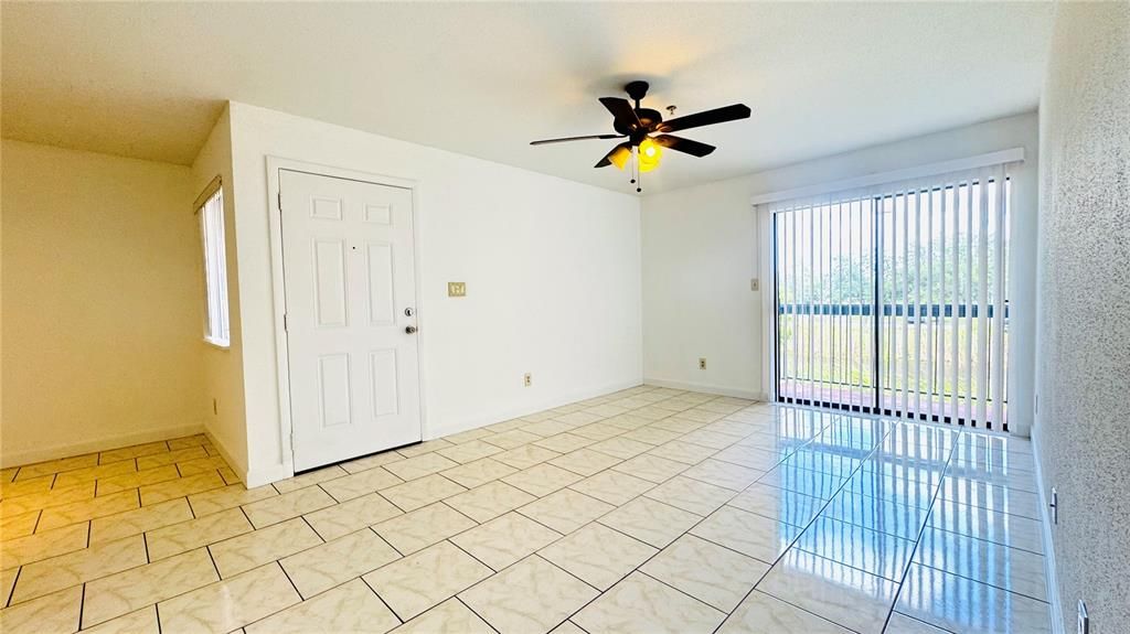 В аренду: $1,400 (2 спален, 2 ванн, 883 Квадратных фут)