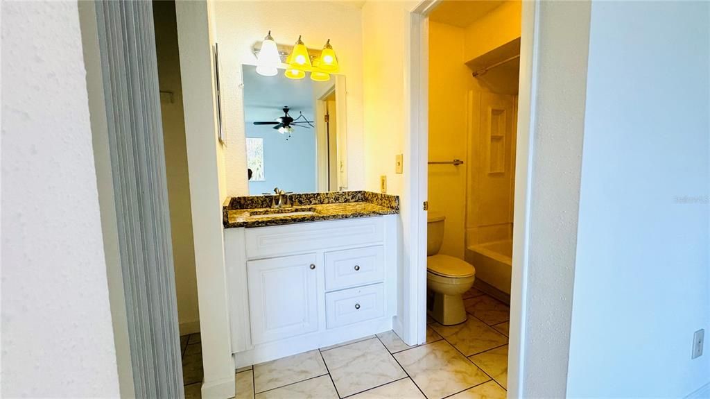 В аренду: $1,400 (2 спален, 2 ванн, 883 Квадратных фут)