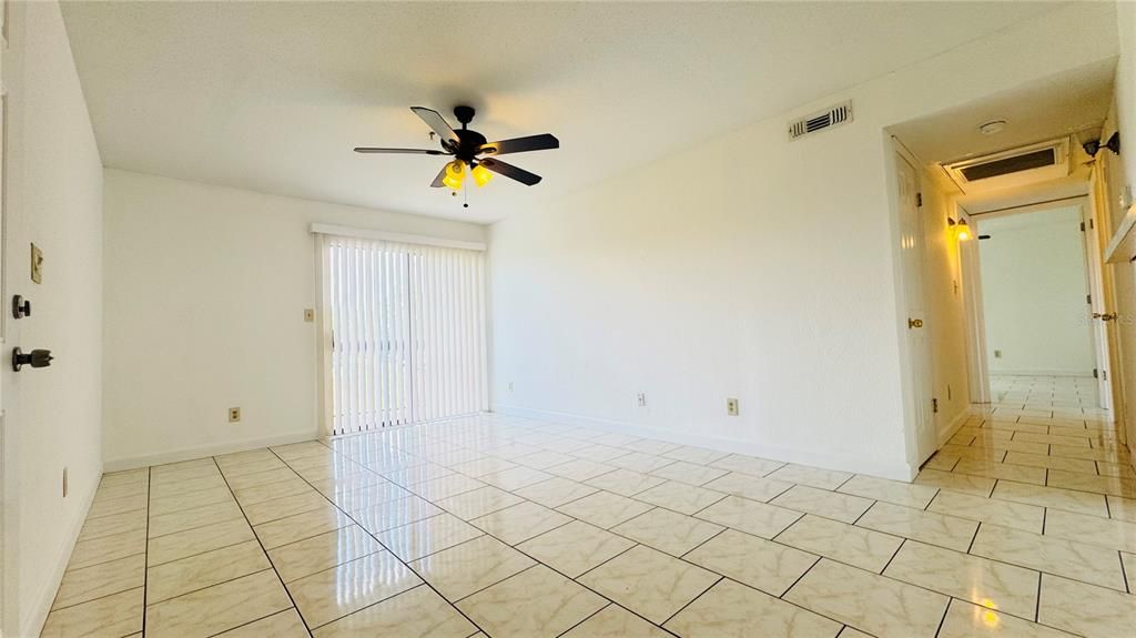 В аренду: $1,400 (2 спален, 2 ванн, 883 Квадратных фут)