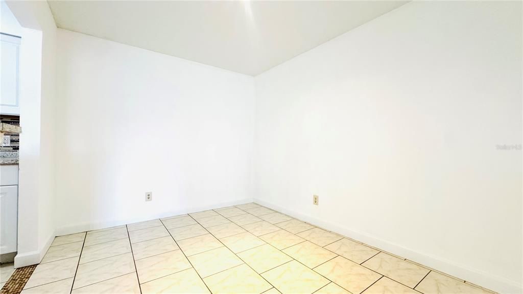 В аренду: $1,400 (2 спален, 2 ванн, 883 Квадратных фут)