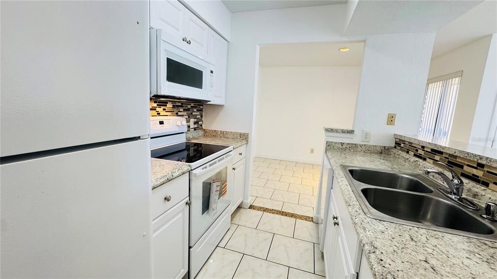 В аренду: $1,400 (2 спален, 2 ванн, 883 Квадратных фут)