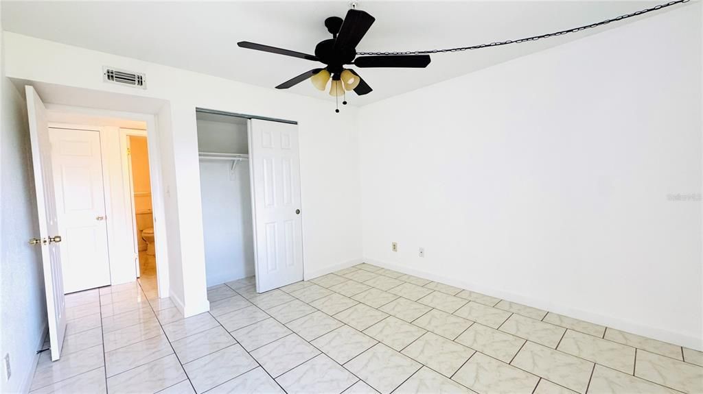 В аренду: $1,400 (2 спален, 2 ванн, 883 Квадратных фут)