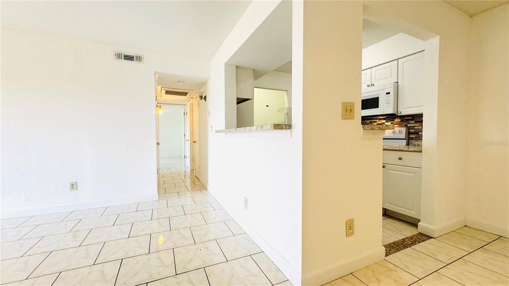 В аренду: $1,400 (2 спален, 2 ванн, 883 Квадратных фут)