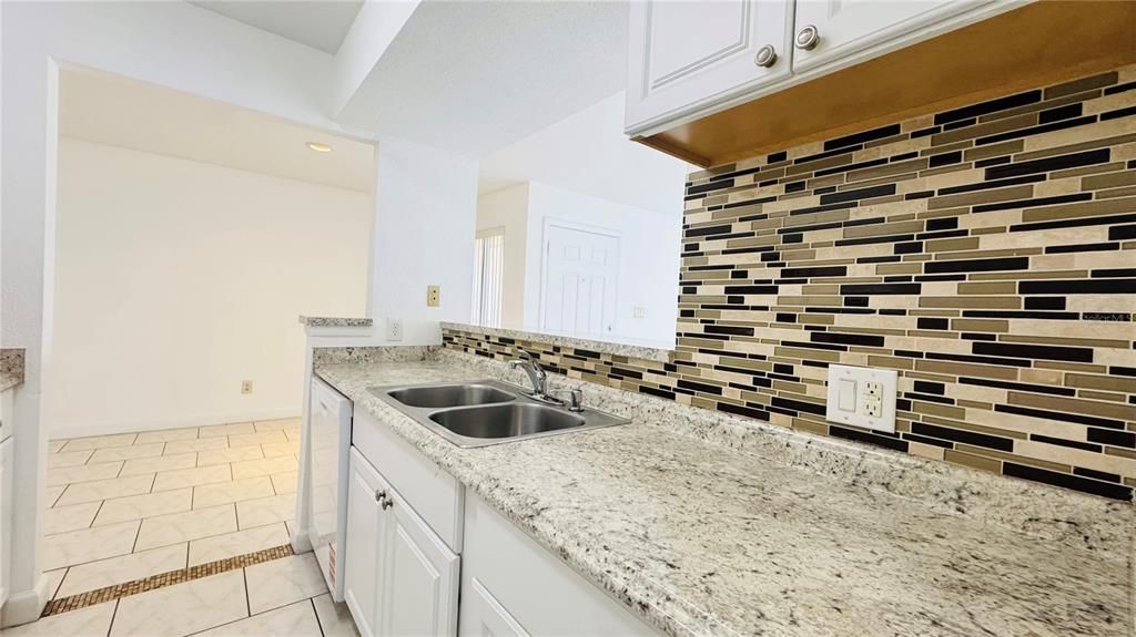 В аренду: $1,400 (2 спален, 2 ванн, 883 Квадратных фут)