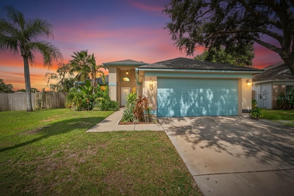 Active With Contract: $385,000 (3 beds, 2 baths, 1344 Square Feet)