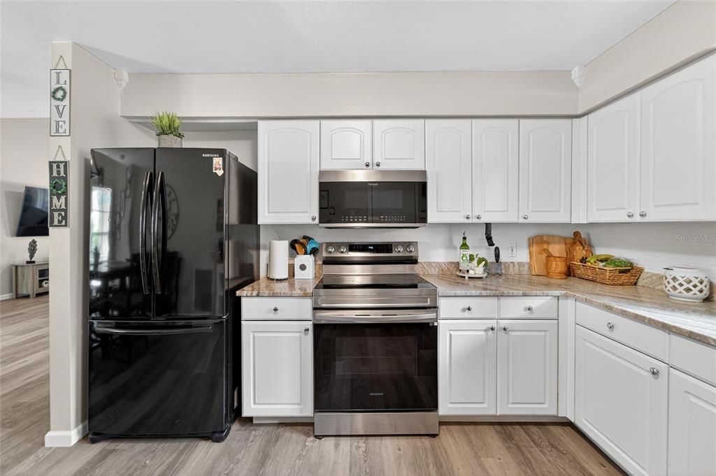 Active With Contract: $385,000 (3 beds, 2 baths, 1344 Square Feet)