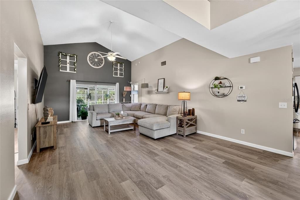 Active With Contract: $385,000 (3 beds, 2 baths, 1344 Square Feet)