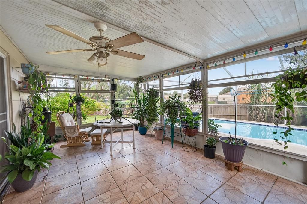 Active With Contract: $385,000 (3 beds, 2 baths, 1344 Square Feet)