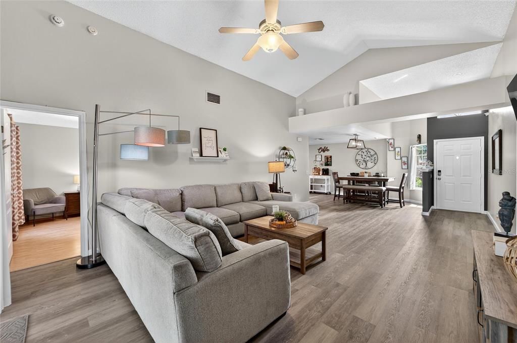 Active With Contract: $385,000 (3 beds, 2 baths, 1344 Square Feet)