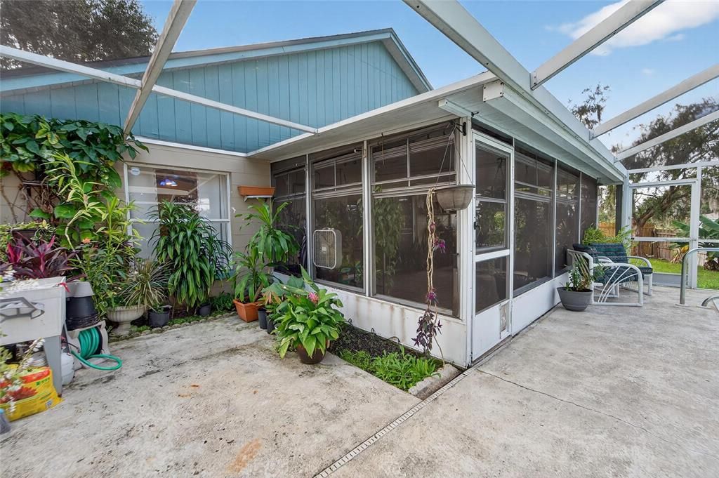 Active With Contract: $385,000 (3 beds, 2 baths, 1344 Square Feet)