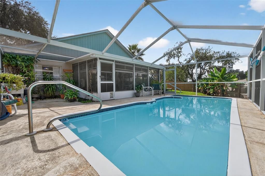 Active With Contract: $385,000 (3 beds, 2 baths, 1344 Square Feet)