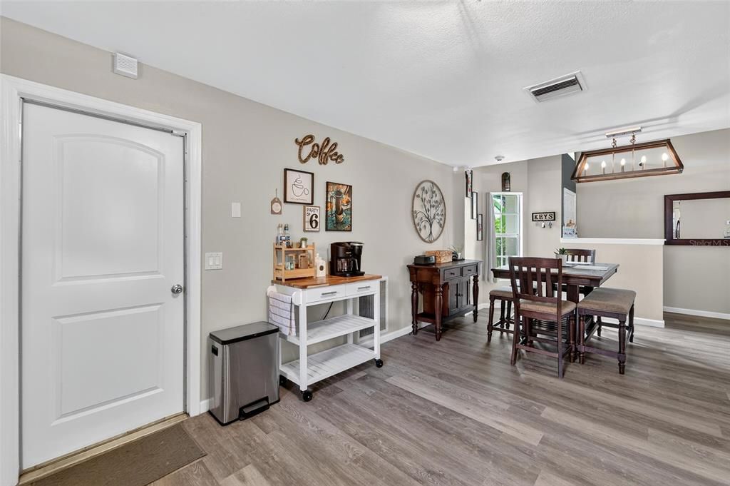 Active With Contract: $385,000 (3 beds, 2 baths, 1344 Square Feet)