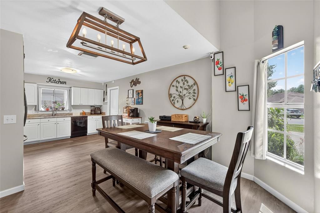 Active With Contract: $385,000 (3 beds, 2 baths, 1344 Square Feet)