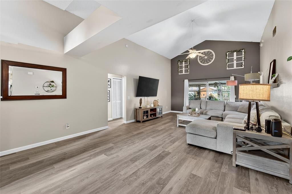 Active With Contract: $385,000 (3 beds, 2 baths, 1344 Square Feet)