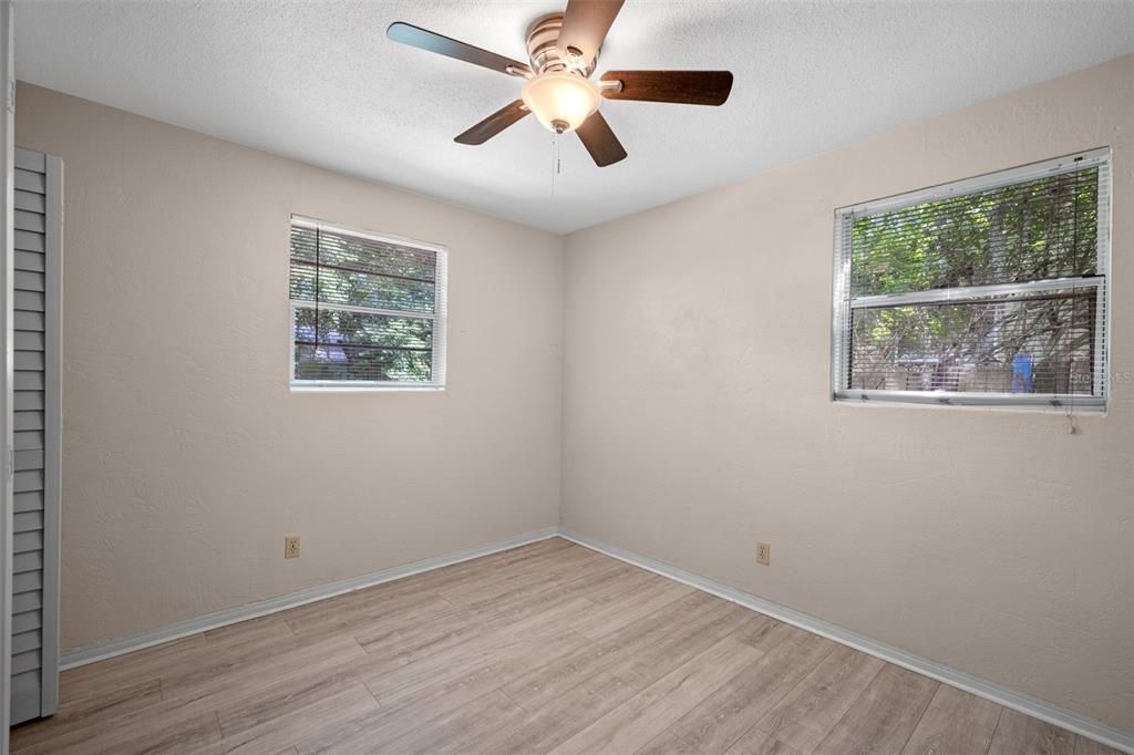 Active With Contract: $189,000 (3 beds, 1 baths, 1080 Square Feet)