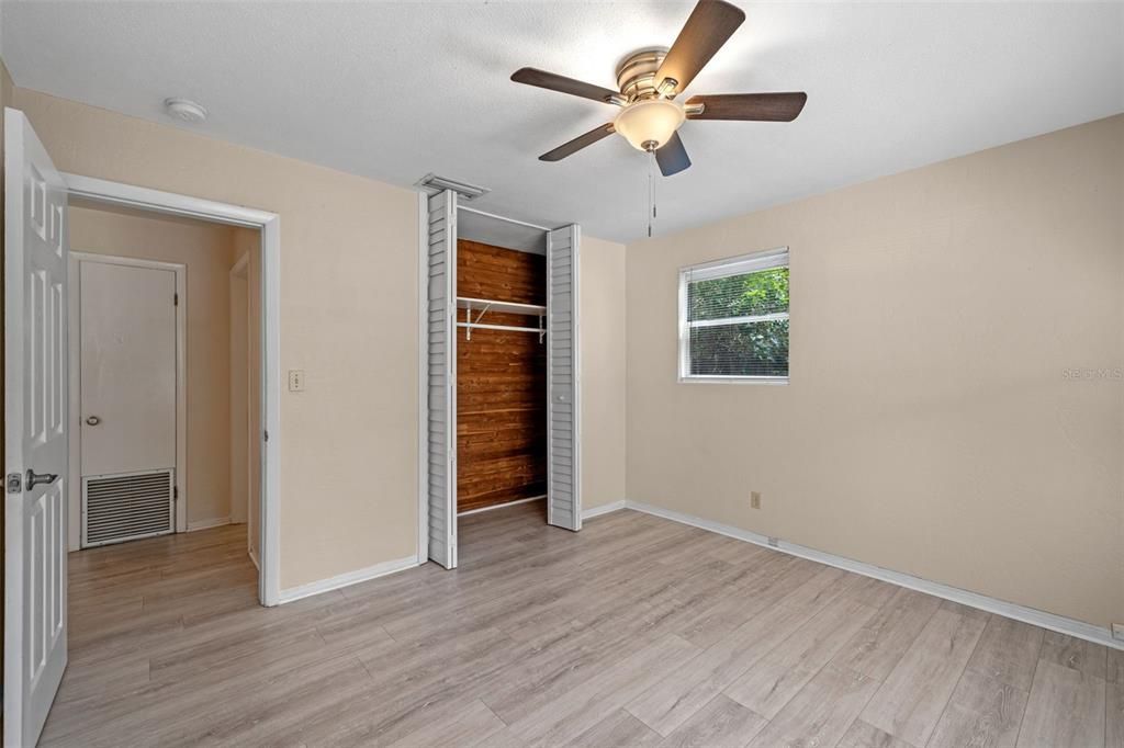 Active With Contract: $189,000 (3 beds, 1 baths, 1080 Square Feet)