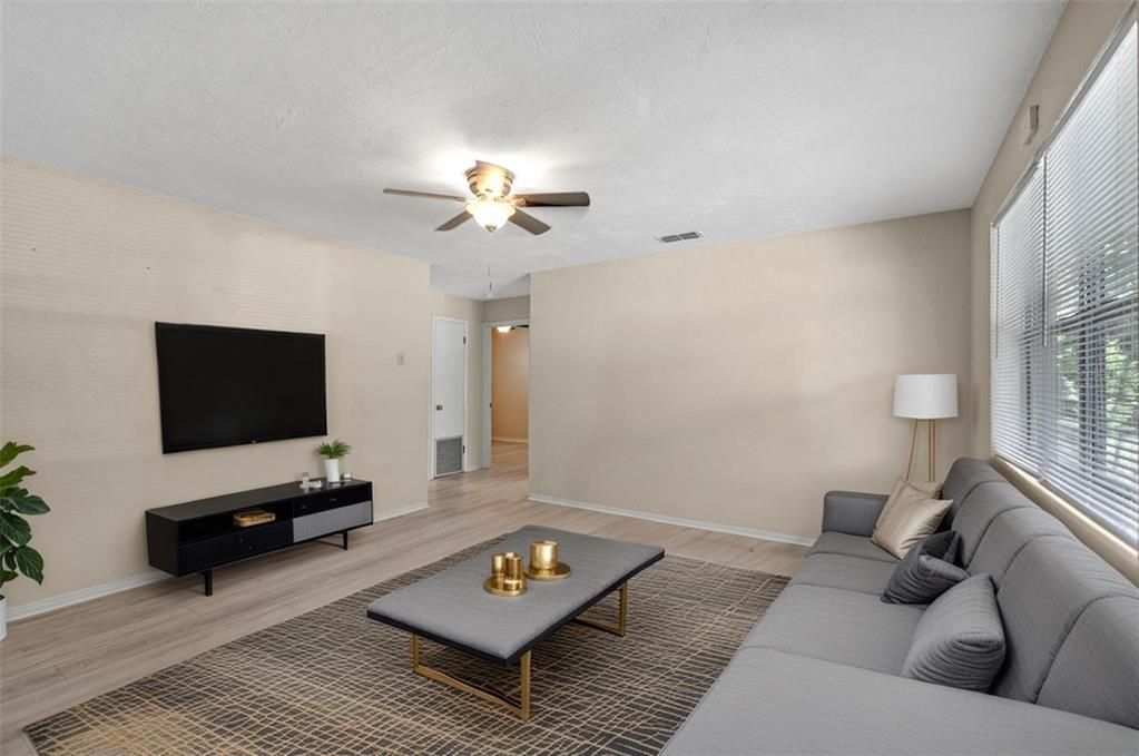 Active With Contract: $189,000 (3 beds, 1 baths, 1080 Square Feet)