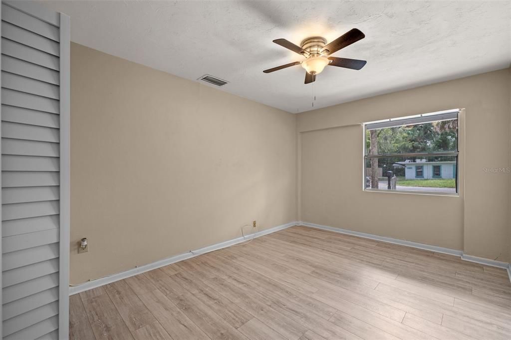 Active With Contract: $189,000 (3 beds, 1 baths, 1080 Square Feet)